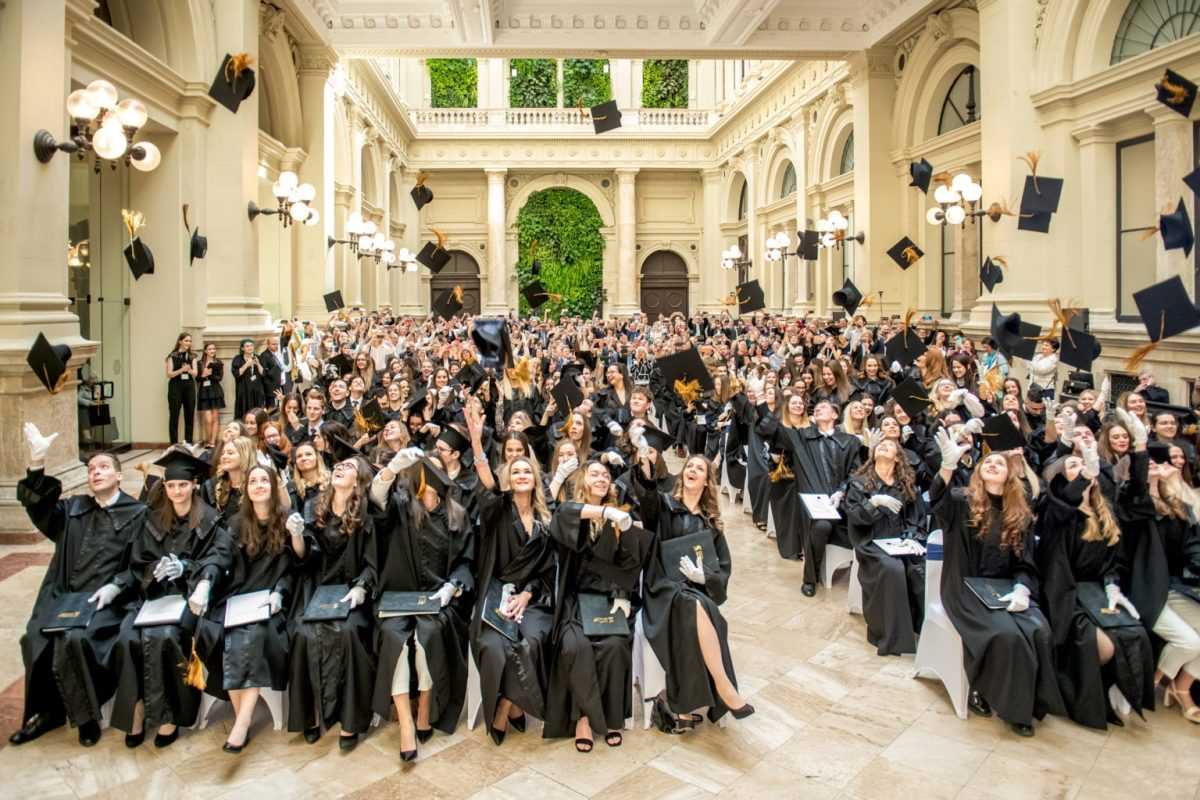 Diplomaosztó ünnepség 2024 | BUDAPESTI CORVINUS EGYETEM